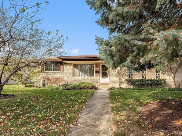 11335 Peyton Dr, Sterling Heights, MI 48312