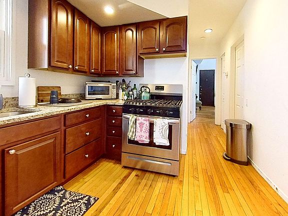5th image of 2947 N Racine Ave #2