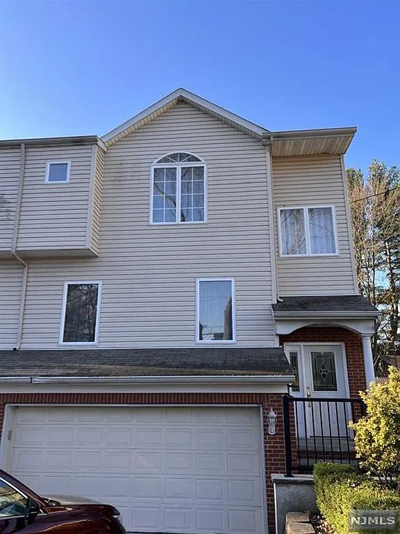 4 Mahan St — Photo 1