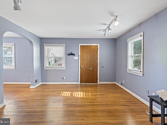 5th image of 208 S Mont Valla Ave