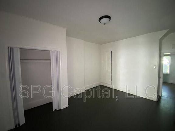 4th image of 839 E Market St