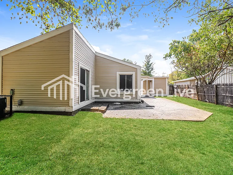 1382 Langholm Dr — Photo 15