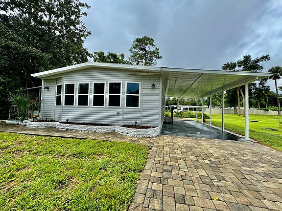 2nd image of 8 Royal Palm Cir