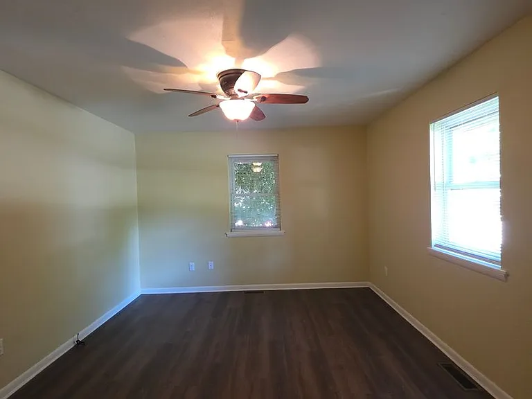308 E Gum St — Photo 13