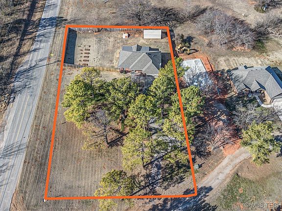 2nd image of 27011 Pine Cove Ct
