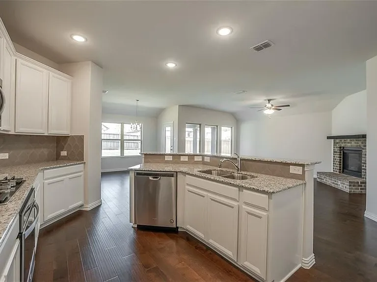 1829 Meadow Trail Ln — Photo 5