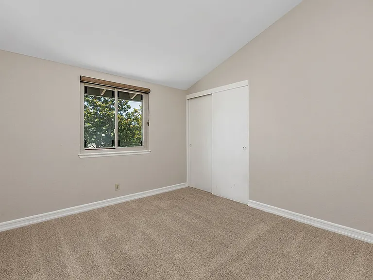 1925 Circle Park Ln — Photo 23