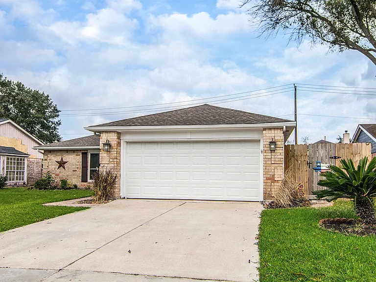 3015 Pilgrims Point Ln — Photo 2