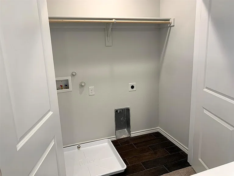 407 Milverton Dr — Photo 20