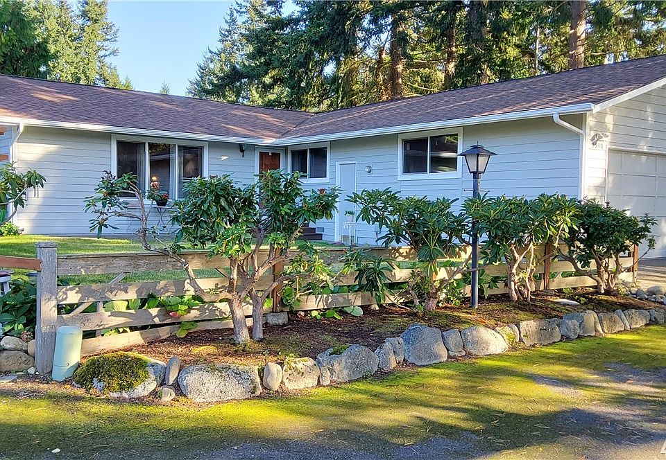 Beautiful  home with new roof, gutter and paint