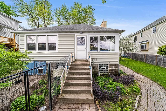 13 Lakeside Ln photo 1