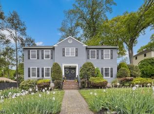 220 Queens Ln, Mountainside Boro, NJ 07092