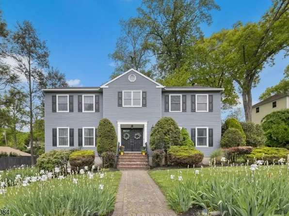220 Queens Ln, Mountainside Boro, NJ 07092