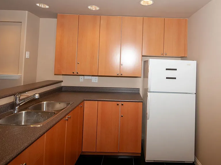 160 E 13th St #607 — Photo 36
