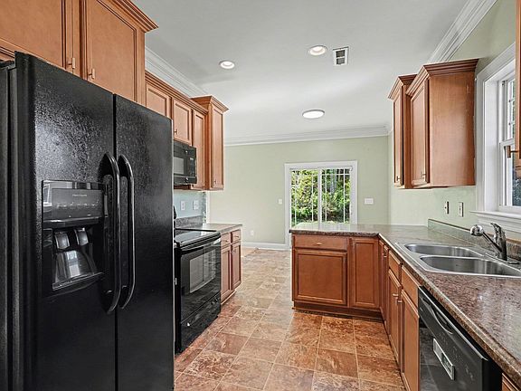5th image of 164 Midwood Rd