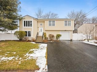 86 Branch Ave, Cumberland, RI 02864