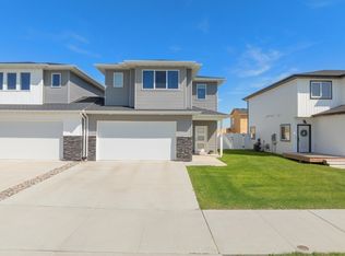 2328 Landmark Dr, Minot, ND 58703