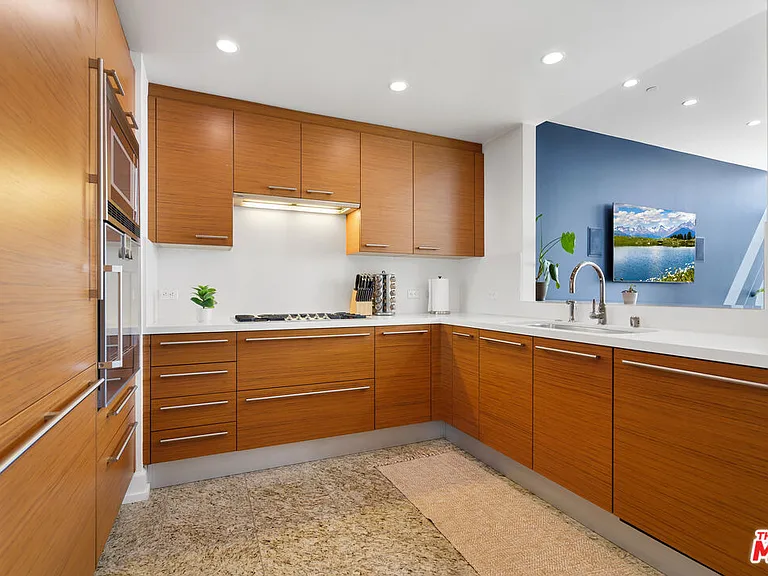 900 W Olympic Blvd #32G — Photo 1