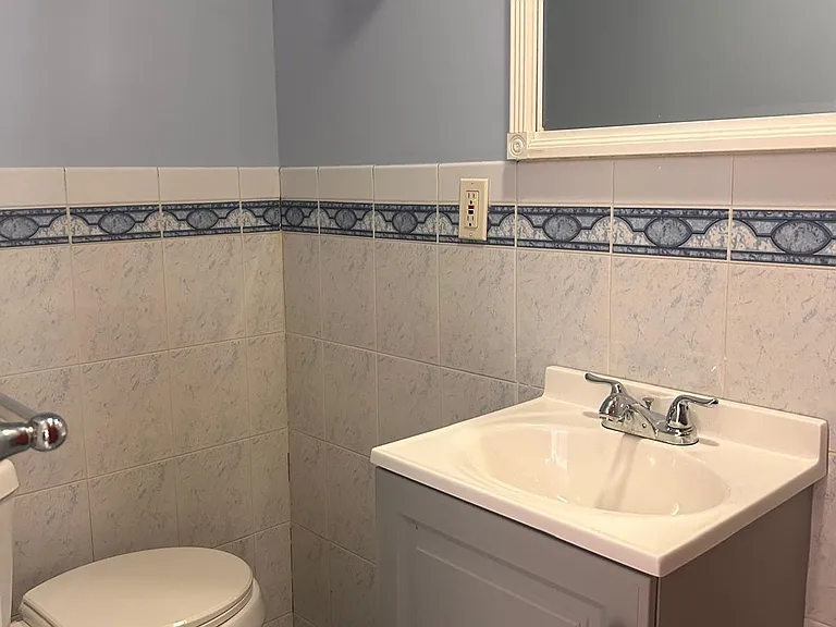 8906 Tonnelle Ave — Photo 11