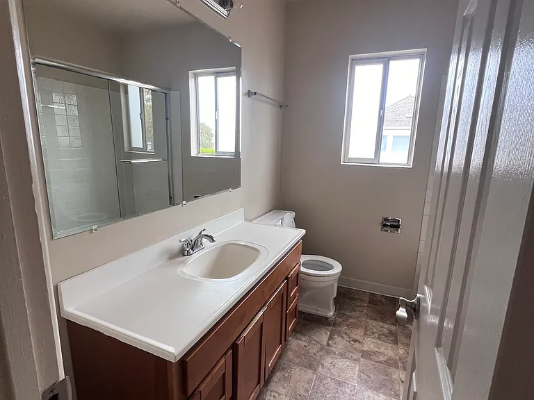 Central Avenue Apartments — Photo 29