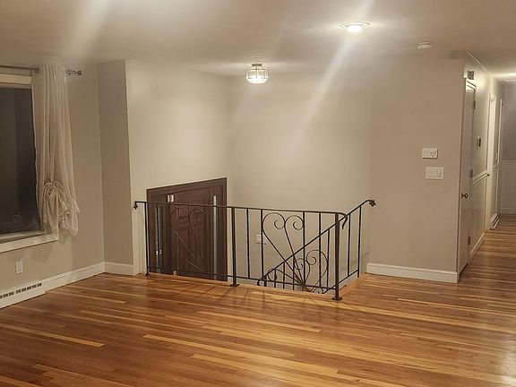 2nd image of 4 Lido Ln