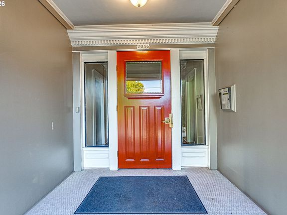 4th image of 2046 NW Flanders St APT 22