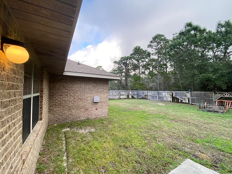 1810 Twin Pine Blvd — Photo 53