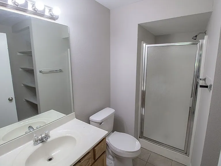 1413 Greensboro Dr — Photo 15