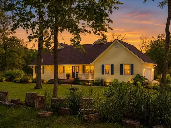 7955 NW Bridle Parc Ln, Kansas City, MO 64152