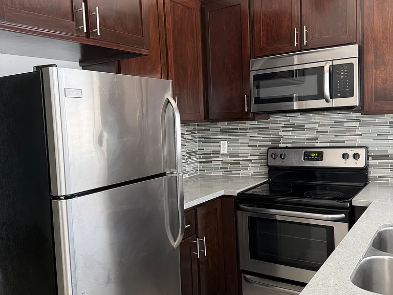 529 Avenue G — Photo 4