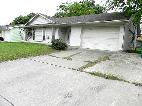 2nd image of 612 Sweetbriar Dr