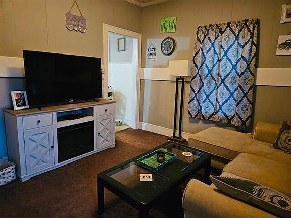 3rd image of 402 Saint Francis St