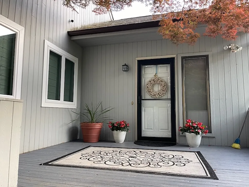 Luxurious Quogue Village 4 Bedroom 2.5 Bath Home — Photo 2