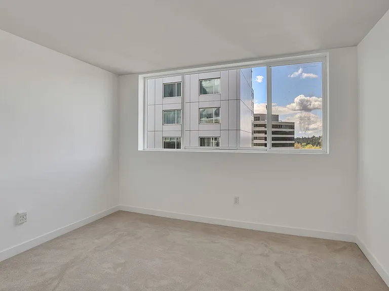 300 110th Ave NE #605 — Photo 25