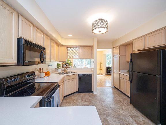 3rd image of 510 Galen Cir