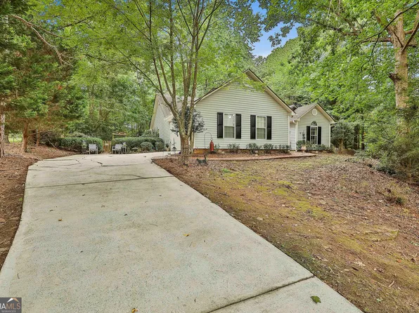 40 Paces Landing Pl, Newnan, GA 30263