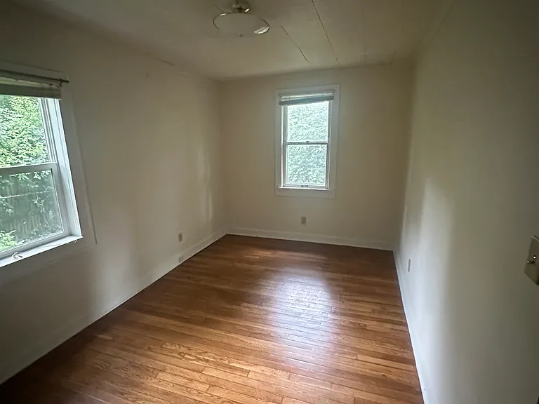 832 E 2nd St #1 — Photo 10