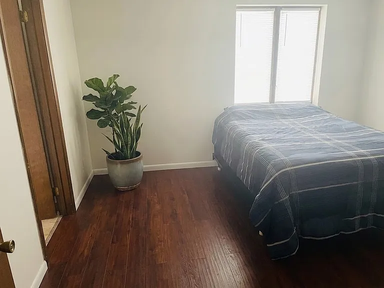 528 Saint Clair Ave #2A — Photo 6