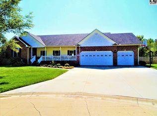 1110 Hawthorne Ct, McPherson, KS 67460