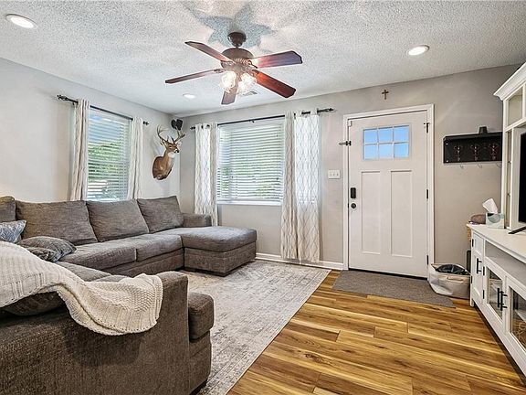 3rd image of 3501 Park Blvd