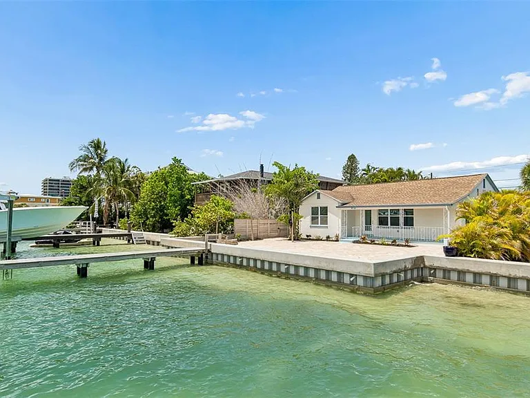 8125 Bayshore Dr — Photo 3