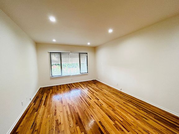 2nd image of 7611 Lexington Ave APT 6
