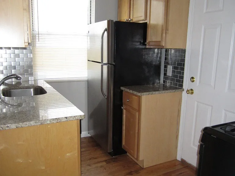 1235 W Winona St #1E — Photo 3