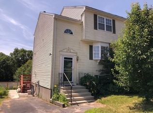 37 Ledgecrest Dr, Worcester, MA 01603