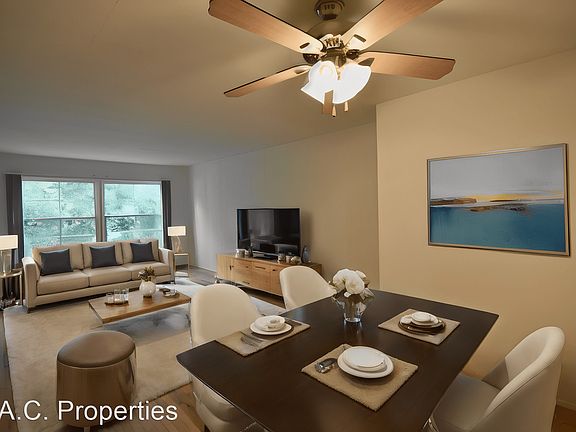 5th image of 11645 Moorpark St #17742836