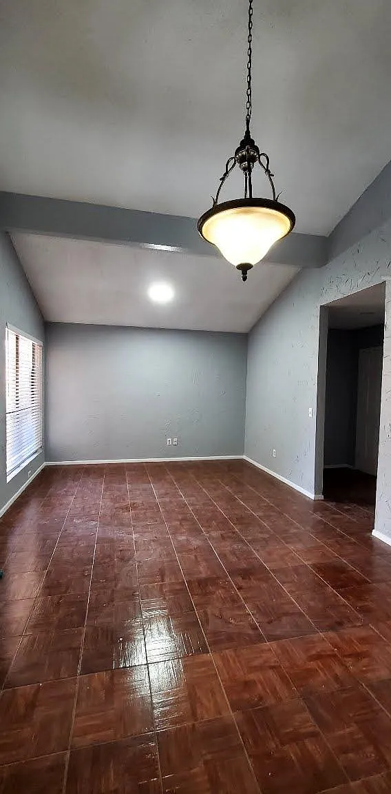 115 W Timberview Ln — Photo 3