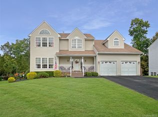 16 Alder Way, Wappingers Falls, NY 12590