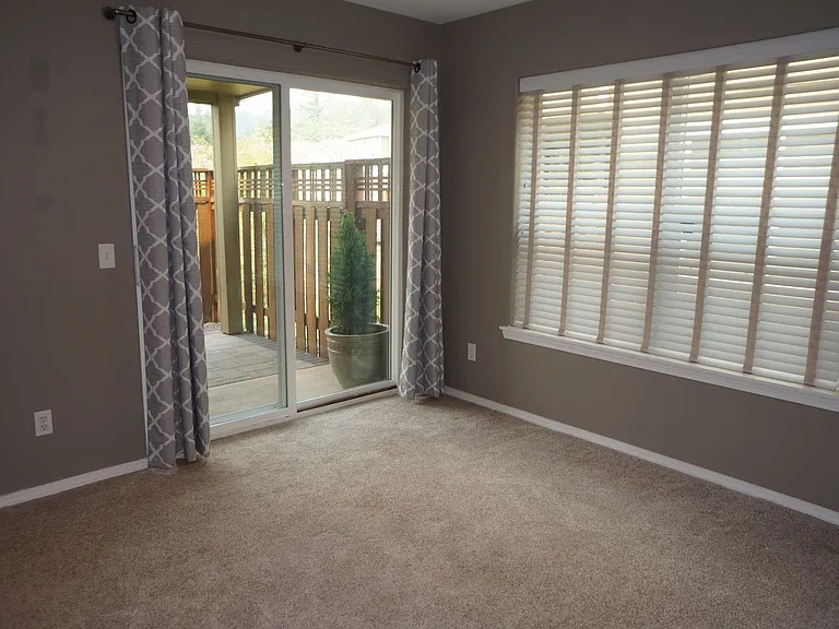 2649 NW Kennedy Ct — Photo 33