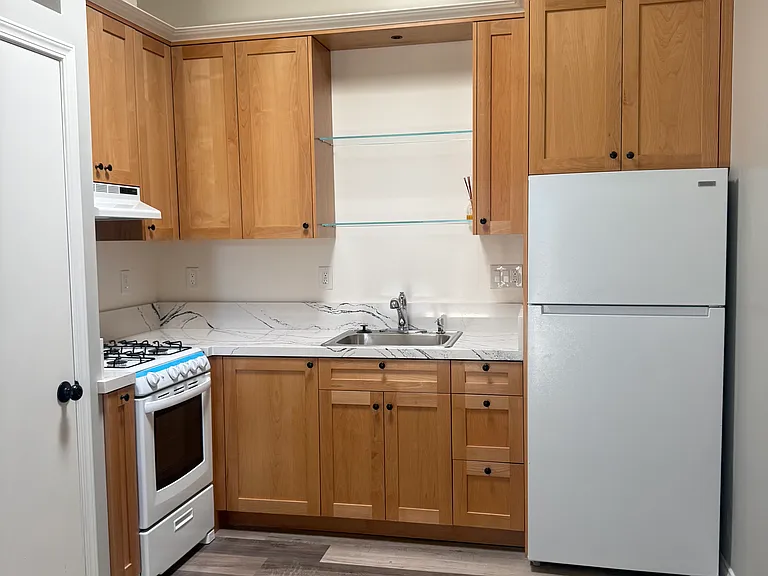7840 Aura Ave — Photo 5