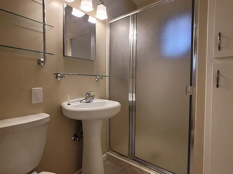 948 Leith Ave — Photo 20